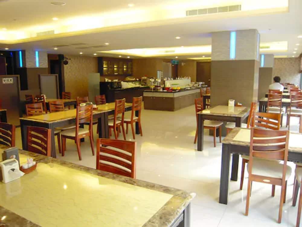 Shihzuwan Hotel - Kaohsiung Station Extérieur photo